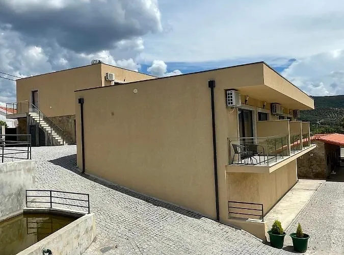 Douro Visit House בית חווה טורה דה מונקורבו